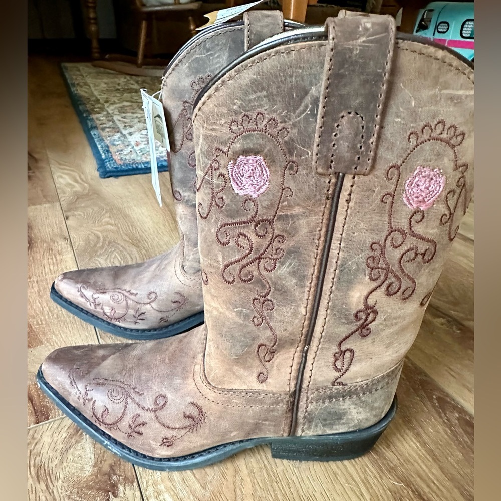 Girls size 2 cowgirl boots